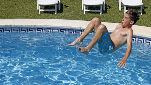 ‘Manu jumping’: The physics behind making humongous splashes in the pool ​​Science + Tech – The Conversation